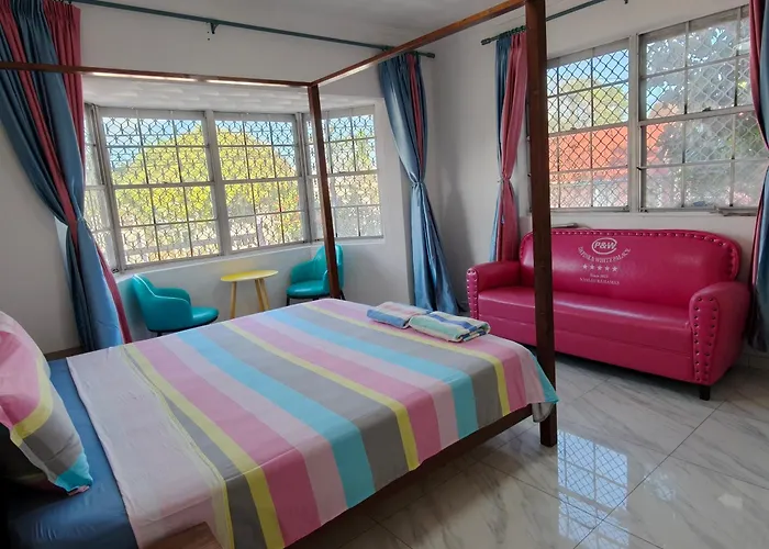 Da Pink And White Palace